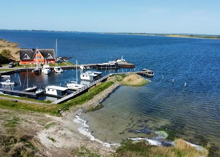 Hausboote und Fewo Vieregge
