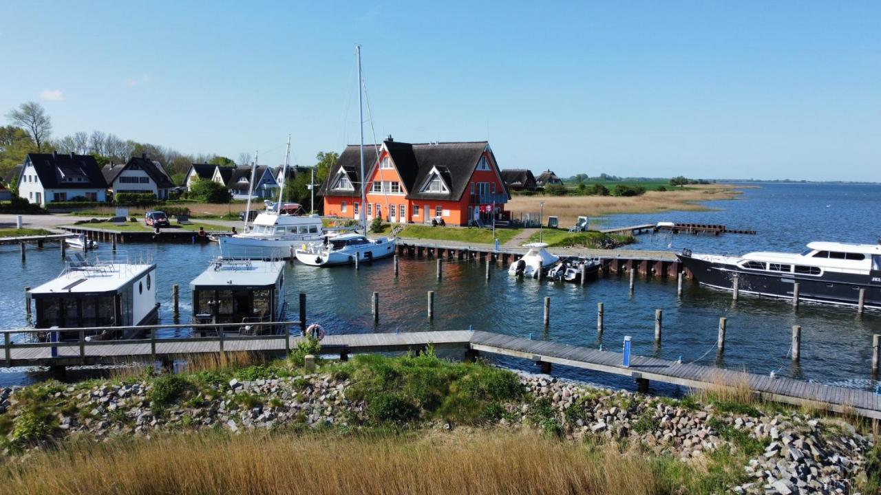 Hausboote Und *